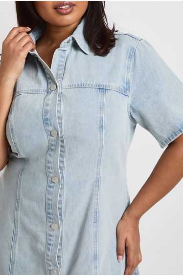 Plus Short Sleeve Cinched Waist Denim Dress - bleach wash product thumbnail 4