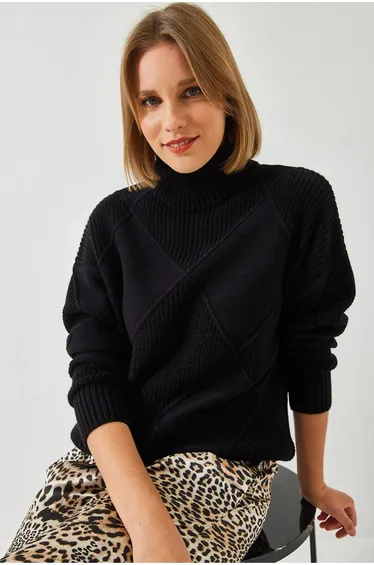 LUCCI Textured Turtleneck Sweater