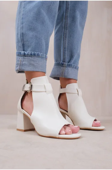 LISA BLOCK HEEL WITH SIDE BUCKLE AND OPEN TOE FRONT IN WHITE