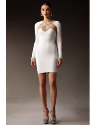فستان قصير بأكمام طويلة