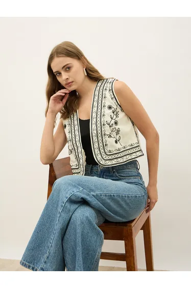 Embroidered Collared V-Neck Vest Top