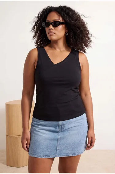 Black V-Neck Soft Drapey Knitted Large Size Undershirt