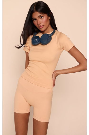 Peach Seamless Gym Tshirt And Scrunch Bum Shorts Set