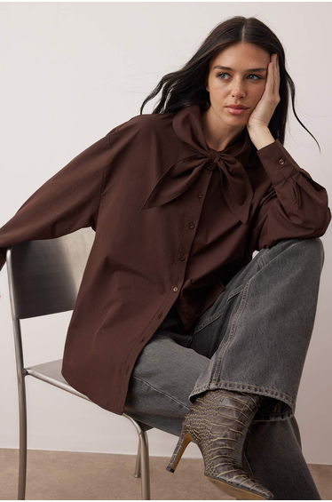 Dark brown cotton poplin shirt with bow tie collar and wide fit
