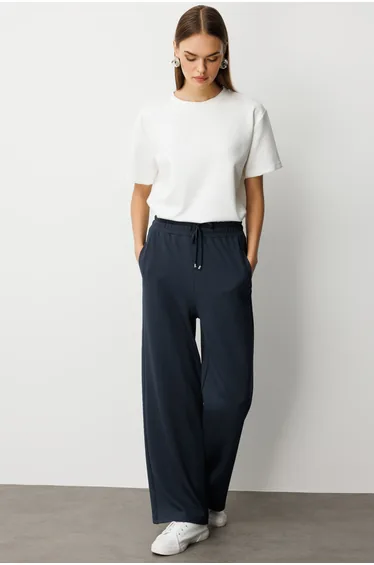 Mizalle Elastic Waist Soft Textured Jogger Trousers