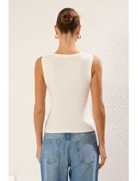 Ecru Fitted/Fits the Body Sleeveless Flexible Knitted Undershirt - 4