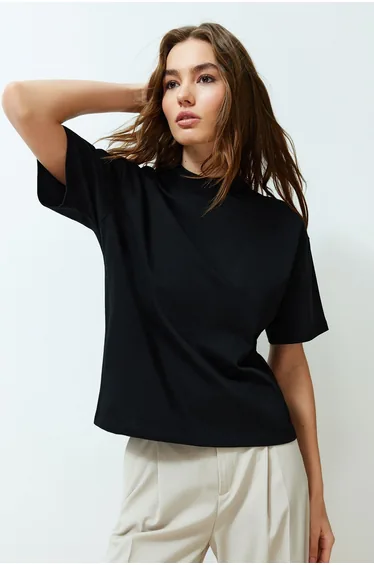 تيشيرت ترينديول أسود قصير