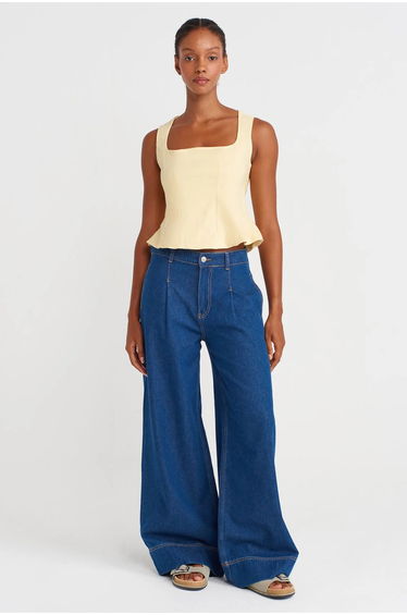 DILVIN Fitted Sleeveless Square-Neck Blouse
