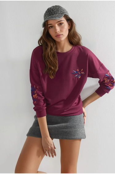 Crew Neck Embroidered Sweatshirt Bersan Collection