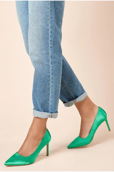 حذاء كورت ساتان بكعب عالي رفيع