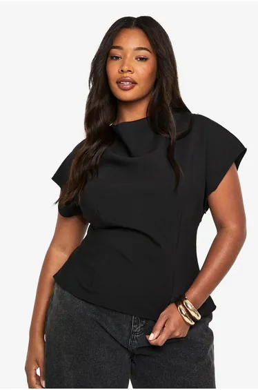 بلوزة بياقة منسدلة لون أسود - للمقاسات الكبيرة
