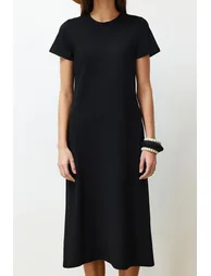 Black Pocketed Premium Crew Neck A-Line Knitted Midi Dress - 3