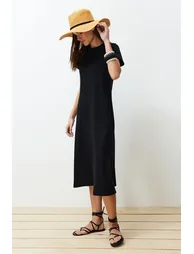 Black Pocketed Premium Crew Neck A-Line Knitted Midi Dress - 2