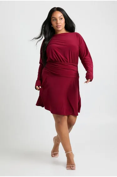فستان بخصر بشرائح بجنب مزموم بأكمام طويلة لون أحمر - للمقاسات الكبيرة