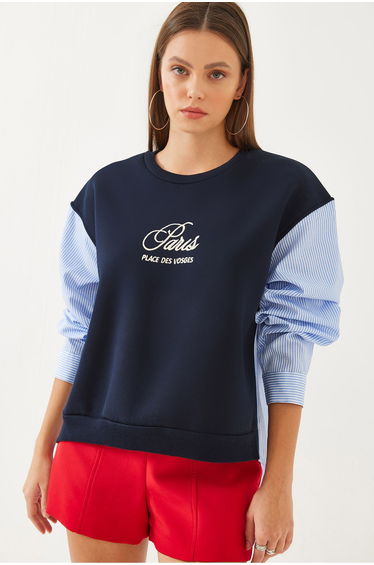 Women's Crew Neck Shirt Sleeve Garnish 3 Thread Inside Raised Embroidered Sweatshirt