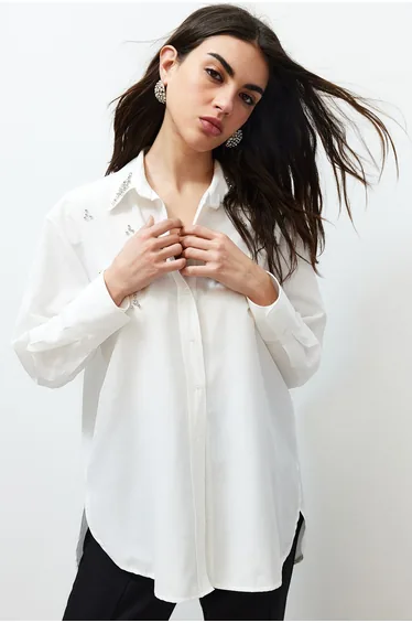 قميص لون بيج