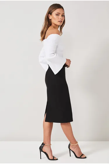 فستان سهرة متعدد الالوان بلا أكتاف