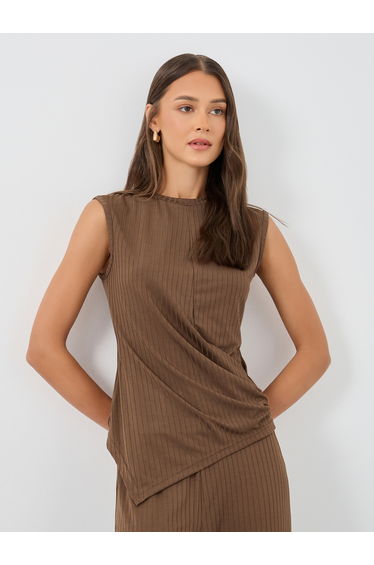 Textured Sleeveless Asymmetric Hem Top