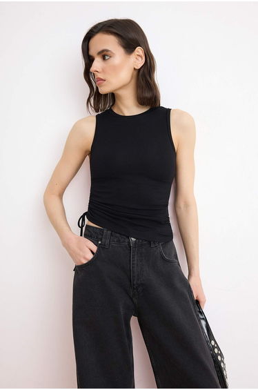 Black Fitted/Sleeveless Gathered Soft Knitted Blouse