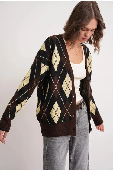 كارديغان بطبعة كاروهات بأكمام طويلة