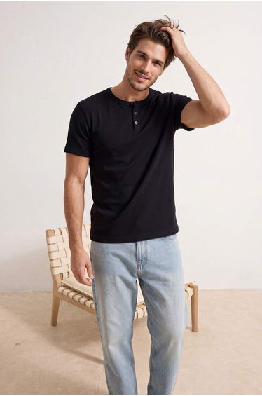 Black Regular/Relaxed Fit Buttoned Collar T-Shirt