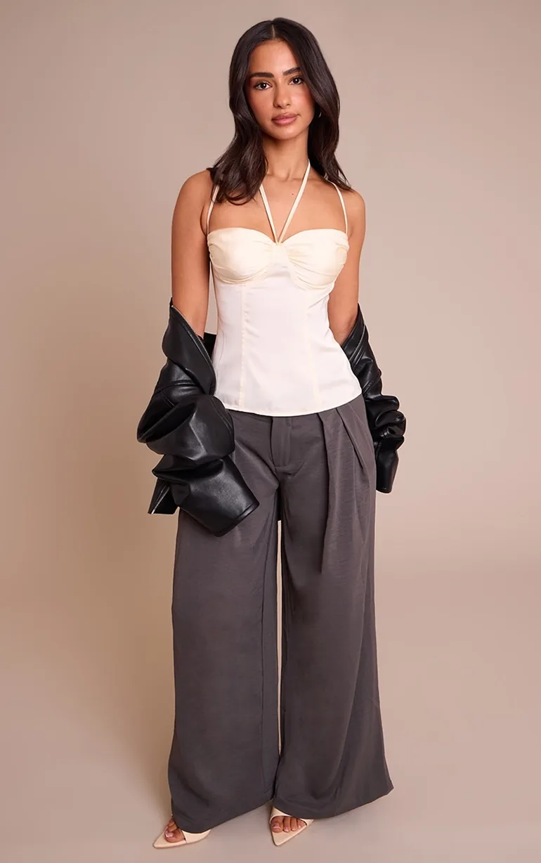 Petite Charcoal Floaty Woven Double Pleat Wide Leg Trousers  Prettylittlething Grey : Trousers & Shorts : VogaCloset Kazakhstan