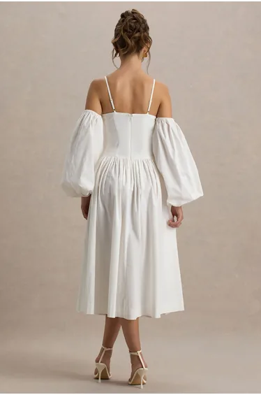 فستان بأكمام منفوخة بياقة سويتهارت لون كريمي