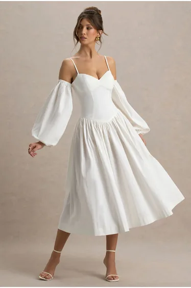 فستان بأكمام منفوخة بياقة سويتهارت لون كريمي