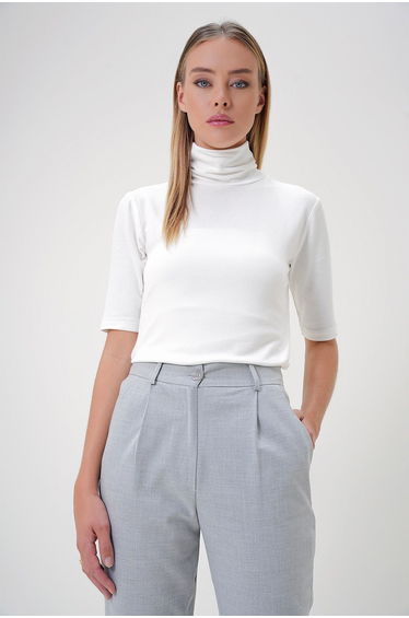 Women's White Turtleneck Half Sleeve Knitwear Blouse