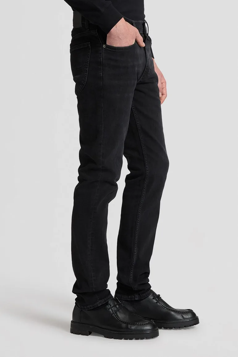 Luke Slim Tapered Jeans in Midnight Trail - 2