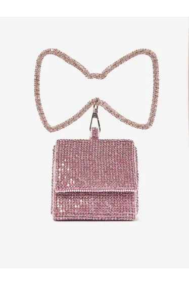 حقيبة باللون الزهري