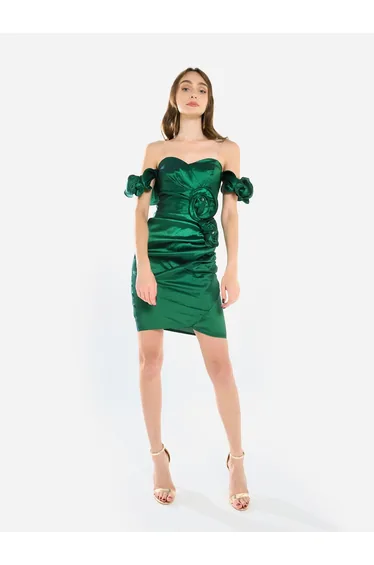 فستان قصير ساتان مزين بأزهار