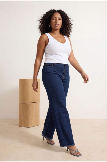 White Corded Fabric V-Neck Cropped Stretchy Knitted Undershirt