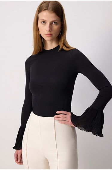 PLEATED CUFF BODY