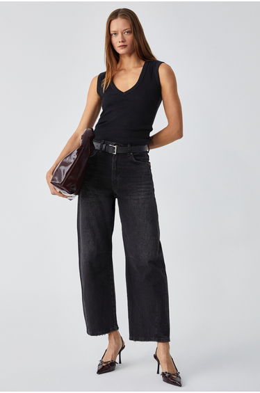 GRIMELANGE LESCOSA Women's Slim Fit V-Neck Sleeveless Black Blouse