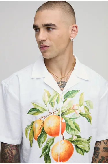 قميص أبيض بأكمام متوسطة الطول