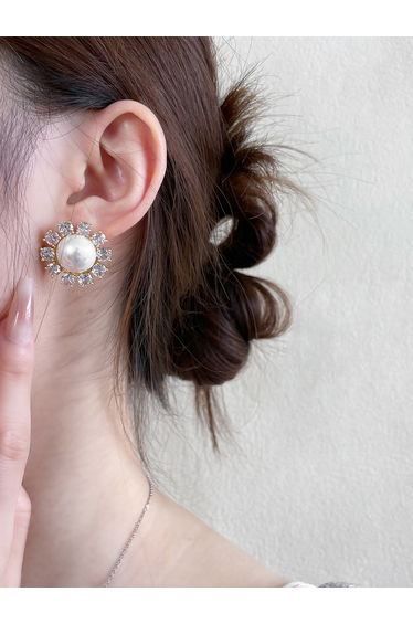 Silver Floral Decor Embellished Earrings with Faux Pearl