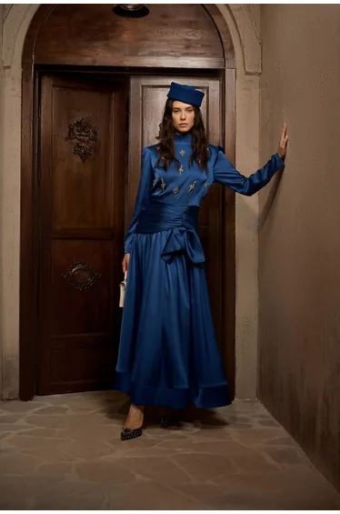 فستان ماكسي مزموم بأحجار لامعة - أحمر