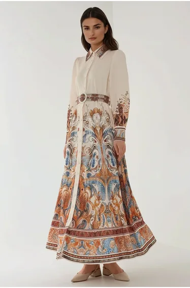 فستان ماكسي بحزام بأكمام طويلة بطبعة