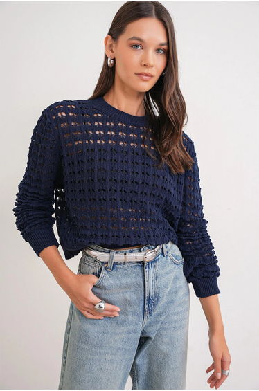 MIXRAY Textured Knit Relaxed Crop Sweater with Crew Neck