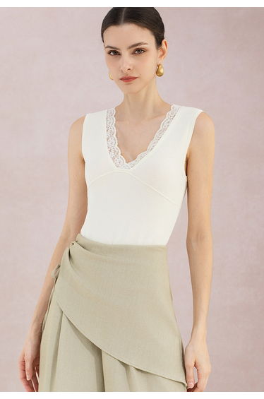 Charming Lace V-Neck Sleeveless Knit Top in Cream