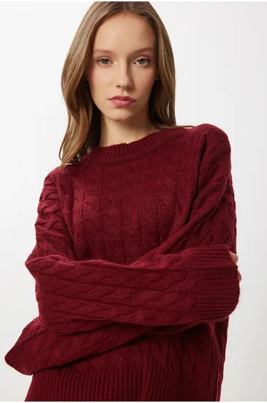 سويتر بأكمام طويلة بياقة دائرية