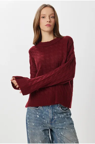 سويتر بأكمام طويلة بياقة دائرية