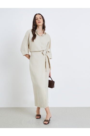 Women Off-White Collared Button-Up Shirt