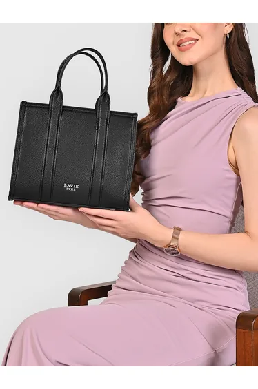 حقيبة يد باللون الأسود