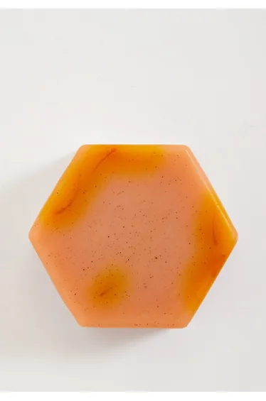 صابون ليكوريش باللون البرتقالي