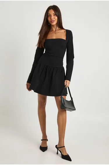 فستان قصير بأكمام طويلة بياقة مربعة - أسود