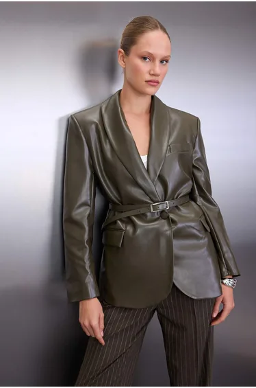 جاكيت بليزر جلد صناعي بحزام بأزرار مزدوجة - أخضر