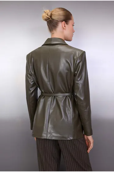 جاكيت بليزر جلد صناعي بحزام بأزرار مزدوجة - أخضر
