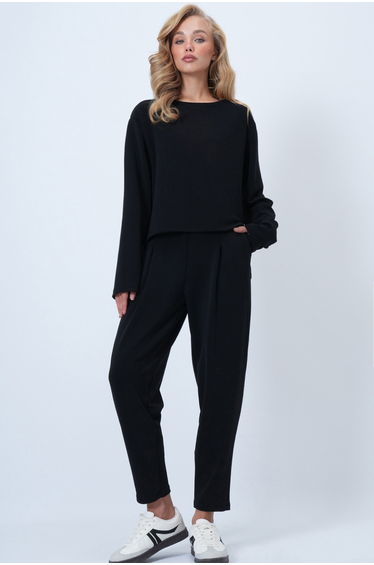 Women's Black Crew Neck Wide Cut Blouse and Front Pleated Double Pocket Trousers Set
